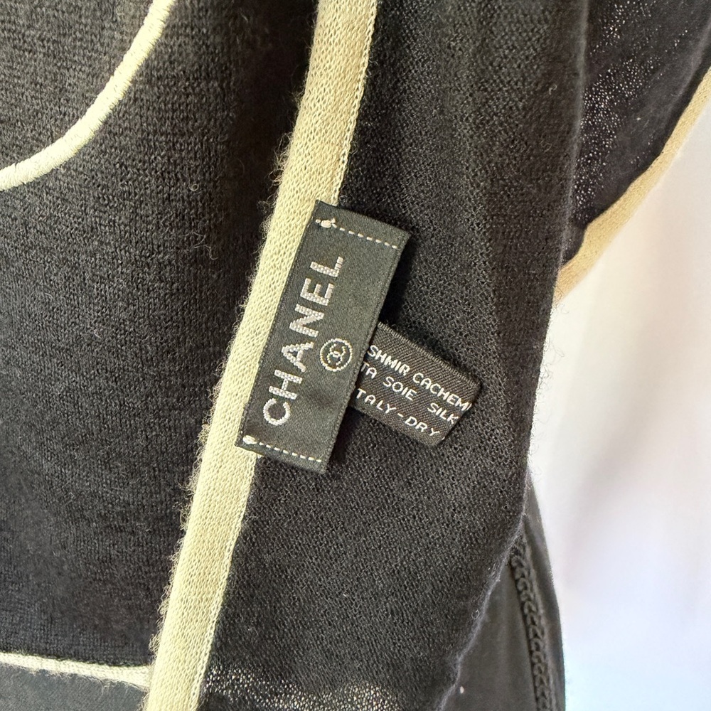 Classic Chanel CC Cashmere Scarf. Black & Ivory - Picture 3 of 7